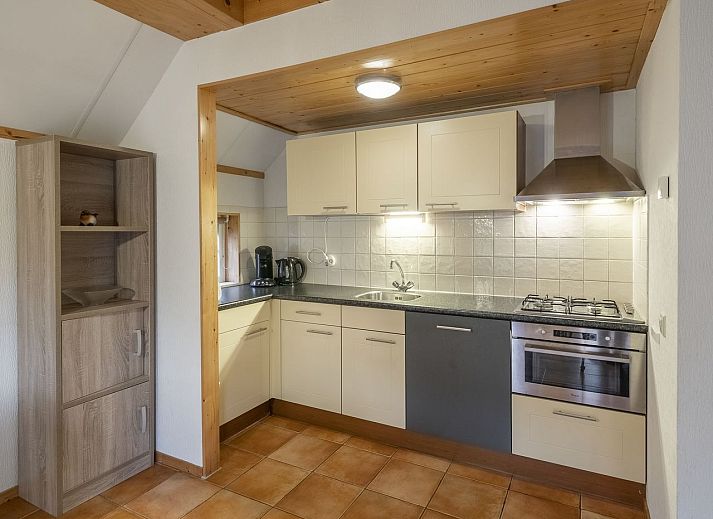 Attraktives Schlafzimmer im Landgoed De Hellendoornse Berg 4-Personen Bungalow Boere, gelegen in Haarle Hellendoorn, Salland, Overijssel.