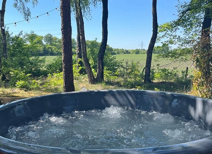 Geniessen Sie den luxurioesen Whirlpool im Ferienhaus in Haarle, das in der schoenen Landschaft von Salland, Overijssel, liegt.