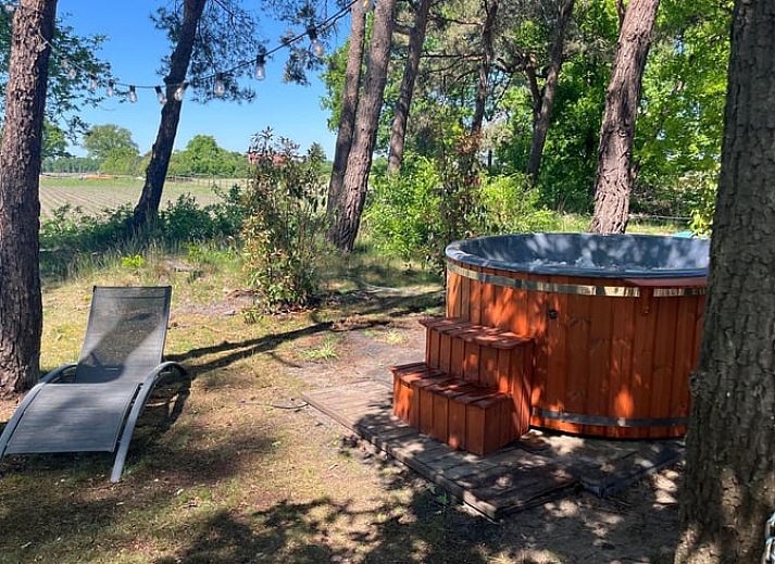 Geniessen Sie den luxurioesen Whirlpool im Ferienhaus in Haarle, das in der schoenen Landschaft von Salland, Overijssel, liegt.