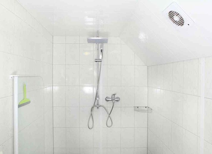 Front of vacation home OV114 in Kamperveen, with green garden in Salland, Overijssel