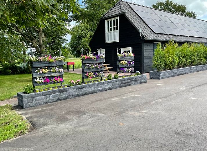 Enjoy the luxurious hot tub at Huisje in Hasselt, vacation home in Salland, Overijssel.