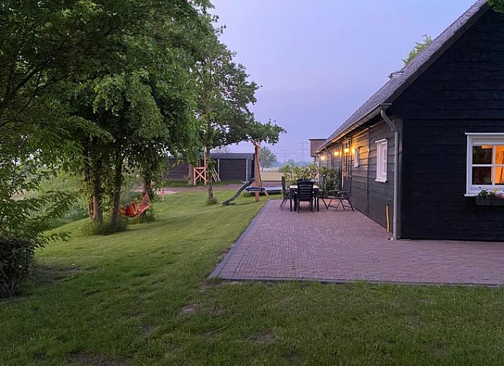Enjoy the luxurious hot tub at Huisje in Hasselt, vacation home in Salland, Overijssel.
