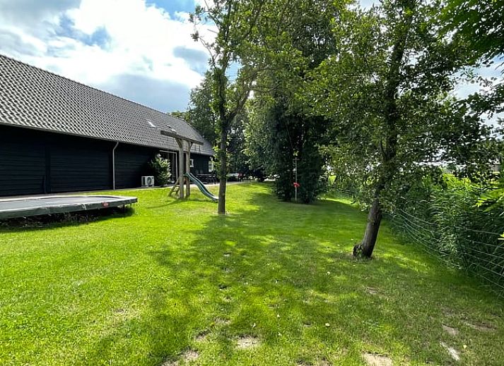 Enjoy the luxurious hot tub at Huisje in Hasselt, vacation home in Salland, Overijssel.