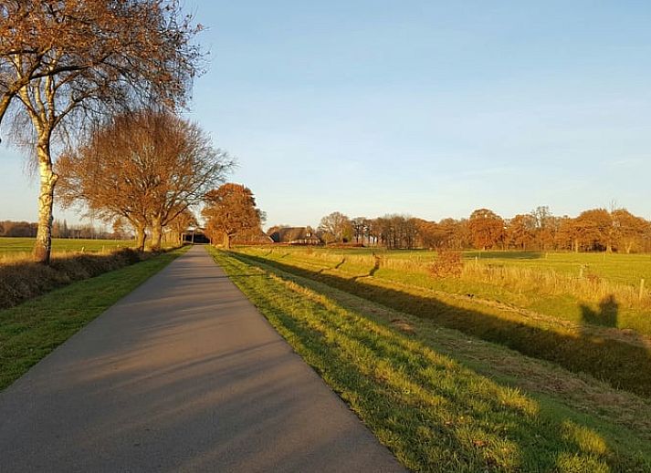 Reetgedecktes Ferienhaus in Lettele mit grossem Garten im schoenen Salland.