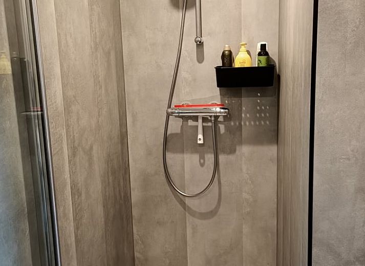 Holzofen im Inneren des Ferienhauses in Lettele, Salland, Overijssel fuer gemuetliche Abende.