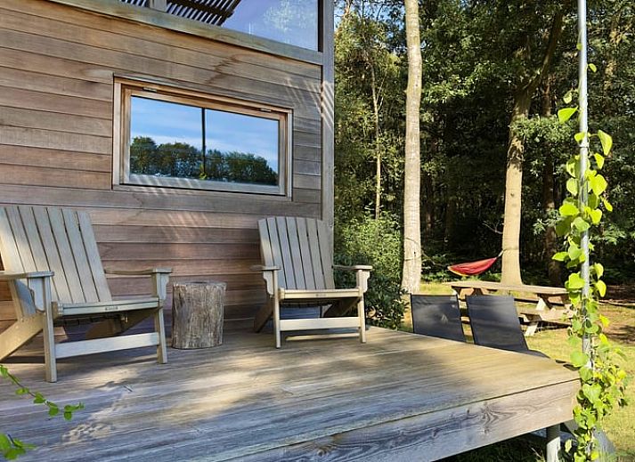 Binnenruimte van Vakantiehuis in Lettele met uitzicht op groene velden, Salland, Overijssel.