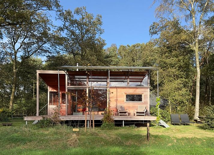 Binnenruimte van Vakantiehuis in Lettele met uitzicht op groene velden, Salland, Overijssel.