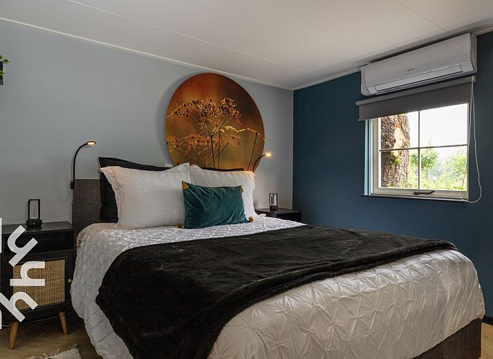 Geniessen Sie die sonnige Veranda des Ferienhauses OV599 in Nieuw-Heeten, Salland, Overijssel mit bequemen Sitzgelegenheiten.