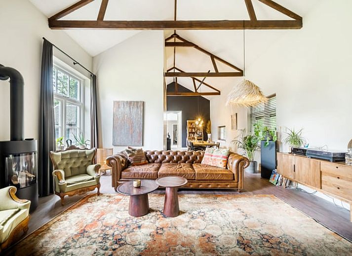 Vakantiehuis in Diepenveen met ruime tuin en ligstoelen, omgeven door Sallandse natuur in Overijssel.