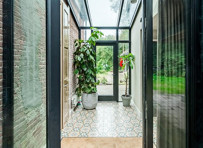 Unieke sauna-ervaring in Vakantiehuis in Diepenveen, met houten interieur en uitzicht op de natuur van Salland.