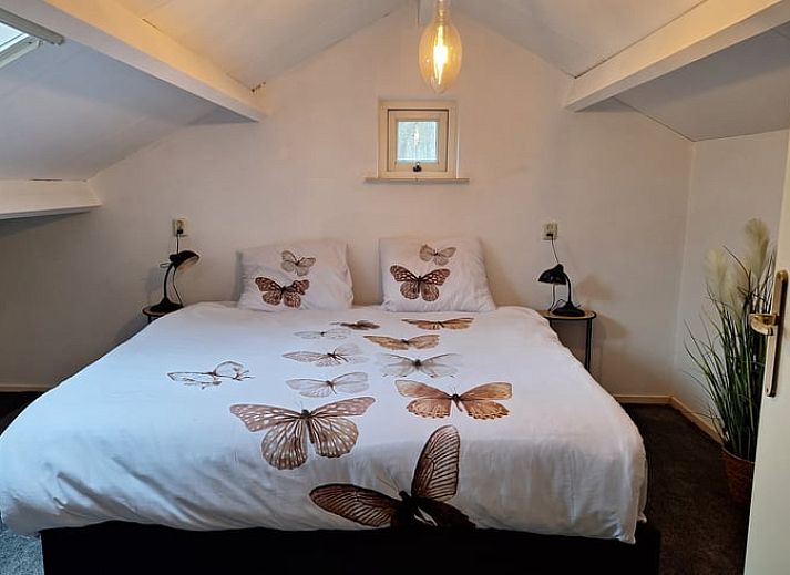 Gezellige binnenruimte in Vakantiehuis in Diepenveen, met sfeervolle verlichting en comfortabele zitplaatsen.