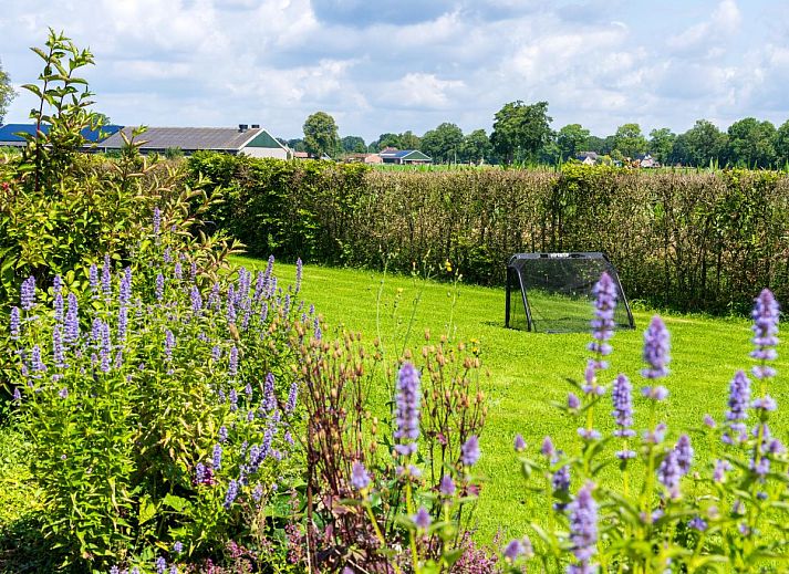 Stijlvolle badkamer met inloopdouche in vakantiehuis Reggezicht, Marle, Salland, Overijssel, inclusief wasmachine.
