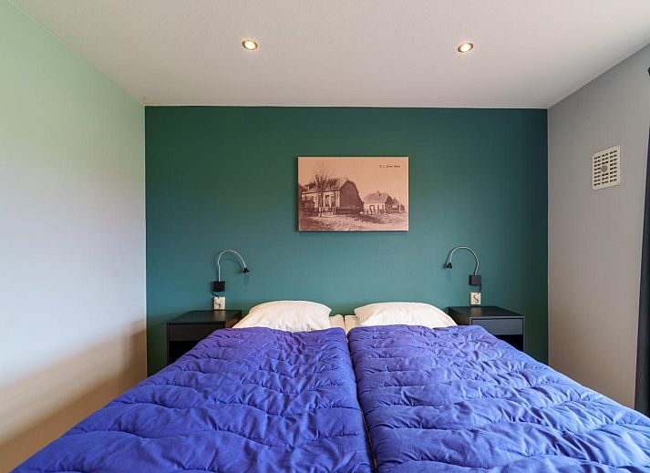 Modernes Wohnzimmer in Regge en Weidezicht Ferienhaus Marle, Salland, Overijssel mit Holzbalken und viel Licht.