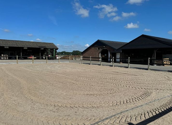 Gezellige binnenruimte van Vakantiehuisje in Boskamp, Salland, met comfortabele zithoek in Overijssel.