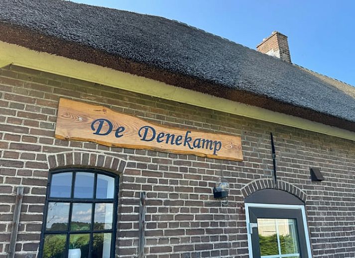 Open keuken en eetruimte in Vakantiehuisje in Boskamp, Salland, Overijssel, met moderne faciliteiten en gezellige sfeer.