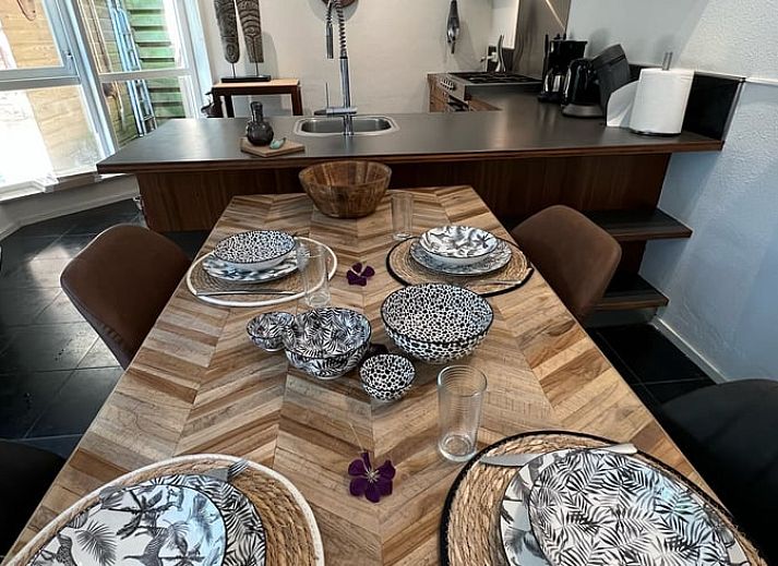 Gezellig terras bij Vakantiehuis in Ommen, Vechtstreek, Overijssel met comfortabele loungeset