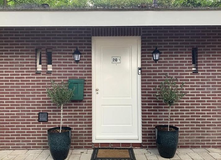 Gezellig terras bij Vakantiehuis in Ommen, Vechtstreek, Overijssel met comfortabele loungeset