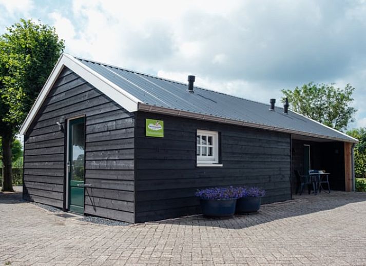 Modernes Badezimmer im Ferienhaus in Ommen, Vechtstreek, Overijssel.