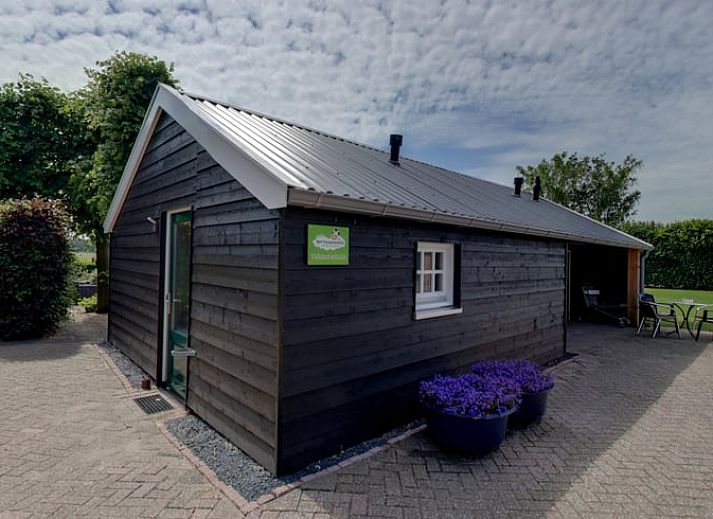Modernes Badezimmer im Ferienhaus in Ommen, Vechtstreek, Overijssel.