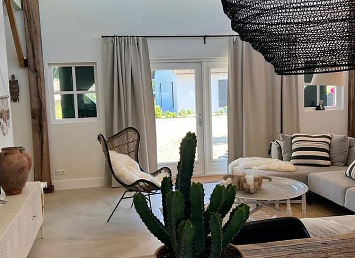 Charmant vakantiehuis in Ommen met rieten dak, gelegen in de groene Vechtstreek, Overijssel, omringd door natuur en rust.