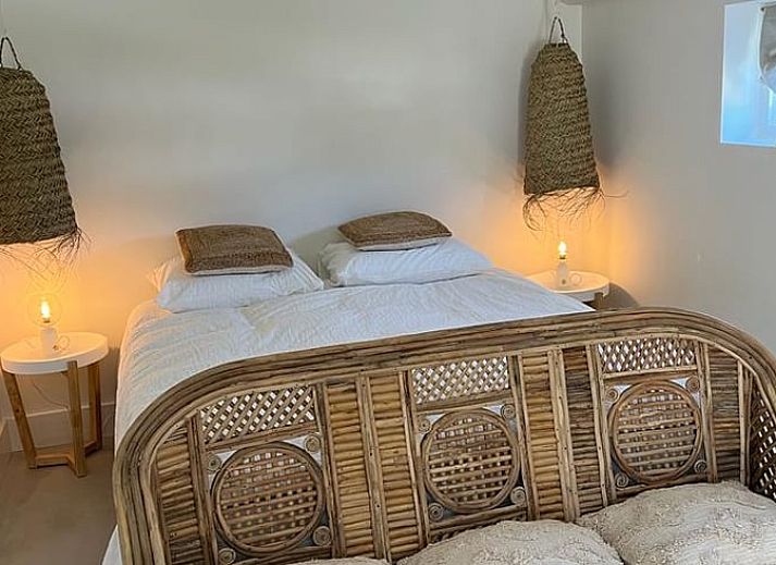 Charmant vakantiehuis in Ommen met rieten dak, gelegen in de groene Vechtstreek, Overijssel, omringd door natuur en rust.