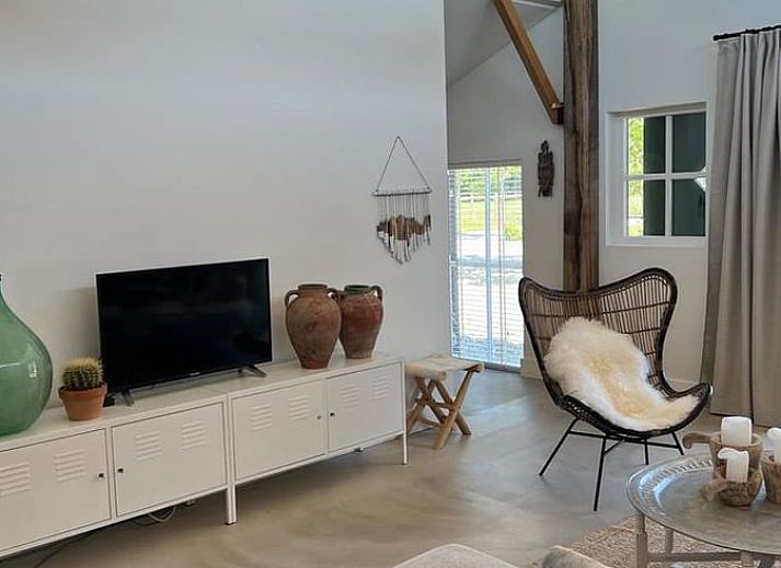 Charmant vakantiehuis in Ommen met rieten dak, gelegen in de groene Vechtstreek, Overijssel, omringd door natuur en rust.