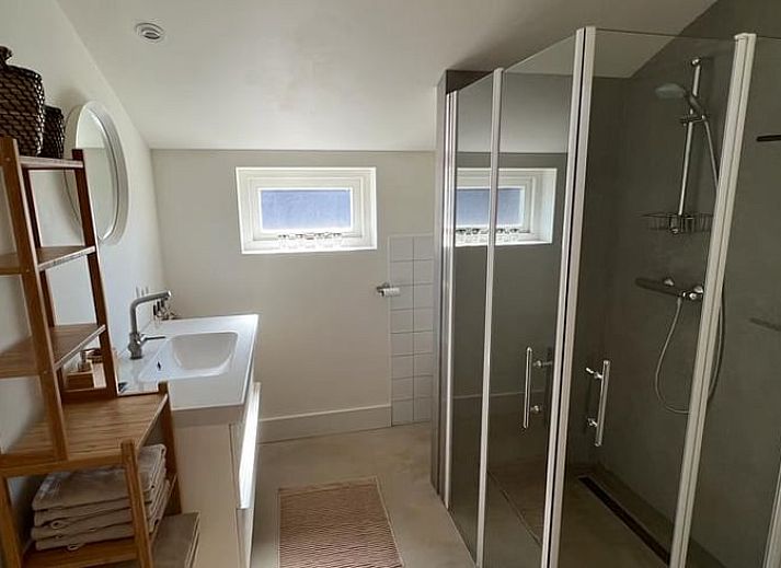 Geniet van de serene tuin van Vakantiehuis in Ommen, een prachtige vakantiewoning in de groene Vechtstreek, Overijssel.