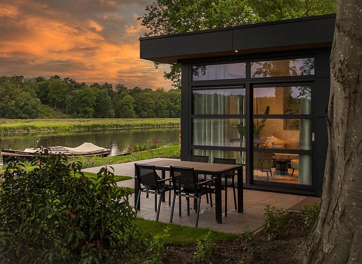 Guest house 540118 - Holiday property Vechtstreek - Vechtoever | Sauna & Buitendouche | 4 Pers