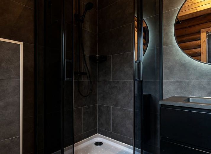 Sfeervolle avondverlichting van Vakantiehuis in Ommen, een knus vakantieverblijf in de Vechtstreek, Overijssel.