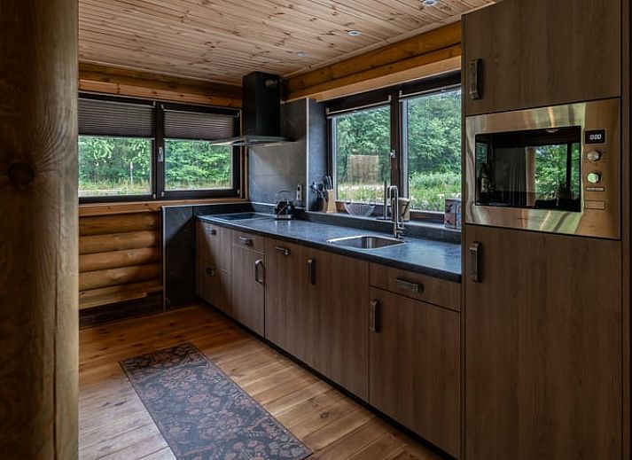 Vakantiehuis in Ommen met ruime veranda, gelegen in de natuurrijke omgeving van de Vechtstreek, Overijssel.