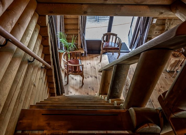 Groot terras bij Vakantiehuis in Ommen, ideaal voor buitenactiviteiten in de Vechtstreek, Overijssel.