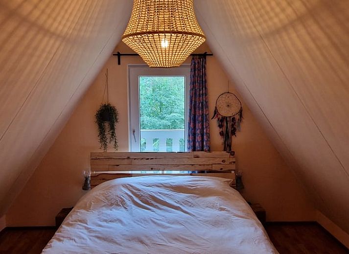 Terrace of Cottage in Ommen, vacation home in Ommen, Vecht region, with comfortable seating area and green surroundings.