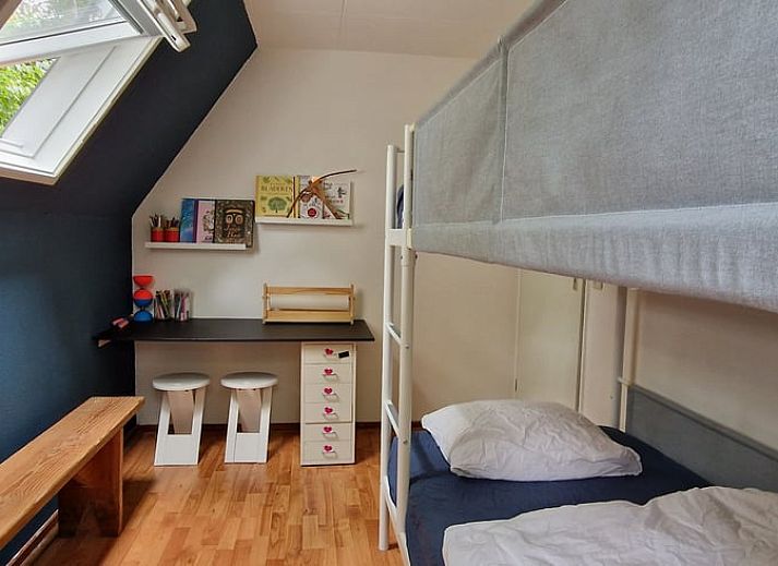 Cottage in Ommen, cottage in Ommen, Vecht region, with cozy garden and wood storage in a wooded area.