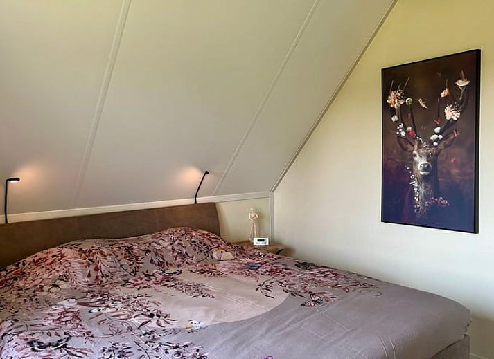 Aussentisch mit Stuehlen im Ferienhaus in Beerze, Ferienhaus in der Region Vecht, Overijssel mit Blick auf Wiesen.