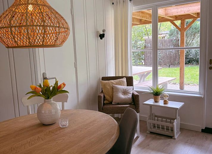 Speeltuin bij OV703 vakantiehuis in Beerze, Vechtstreek, Overijssel, omgeven door groen en ideaal voor gezinnen met kinderen.