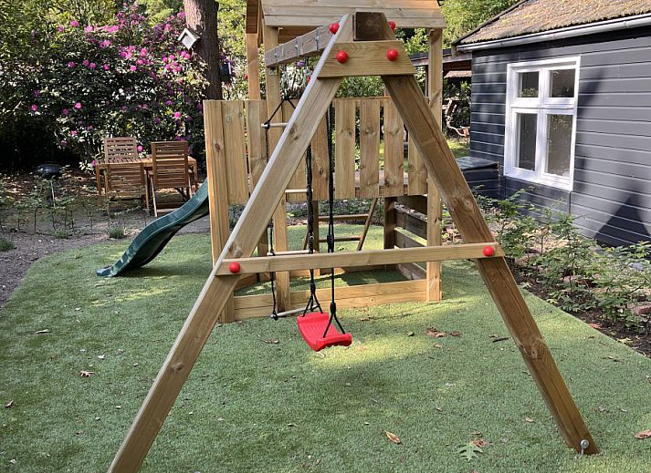 Ontdek de groene natuur rondom vakantiehuis OV703 in Beerze, Vechtstreek, Overijssel voor een serene ontsnapping.