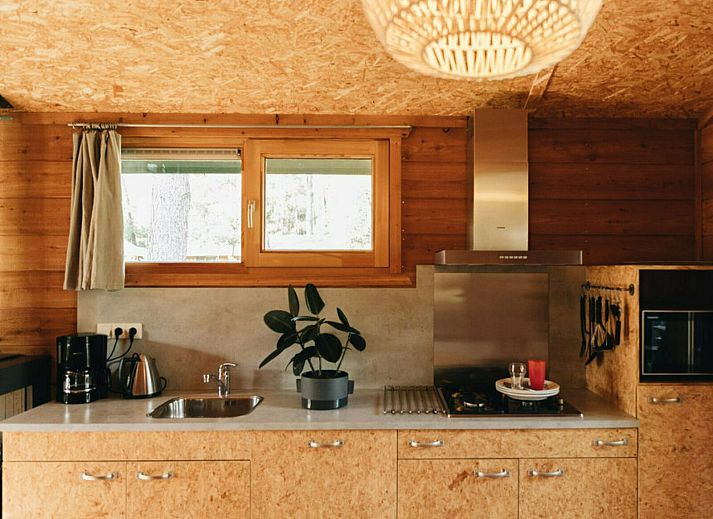 Rustikaler Charme der Youpi! Lodge, ein Safarizelt in der Natur von Beerze, Vechtstreek, Overijssel.