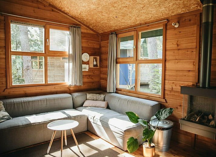 Rustikaler Charme der Youpi! Lodge, ein Safarizelt in der Natur von Beerze, Vechtstreek, Overijssel.