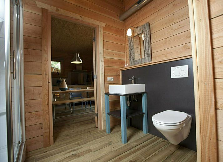 Gemuetliches Fruehstueck auf der Terrasse von Youpi! Lodge, ein Ferienhaus in Beerze, Vechtstreek, Overijssel.