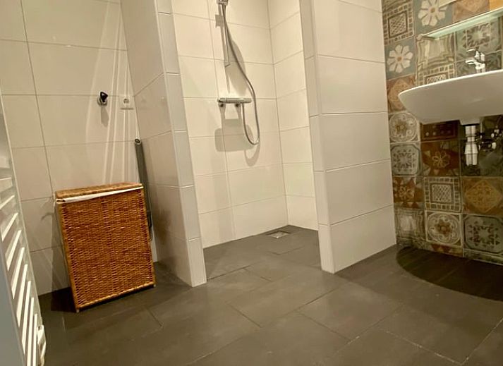 Authentisches Reetdach eines Ferienhauses in Beerze, Vechtstreek, Overijssel