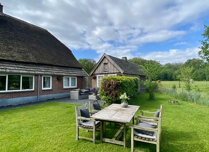 Gemuetliches Schlafzimmer mit Holzdetails im Ferienhaus in Beerze, Overijssel