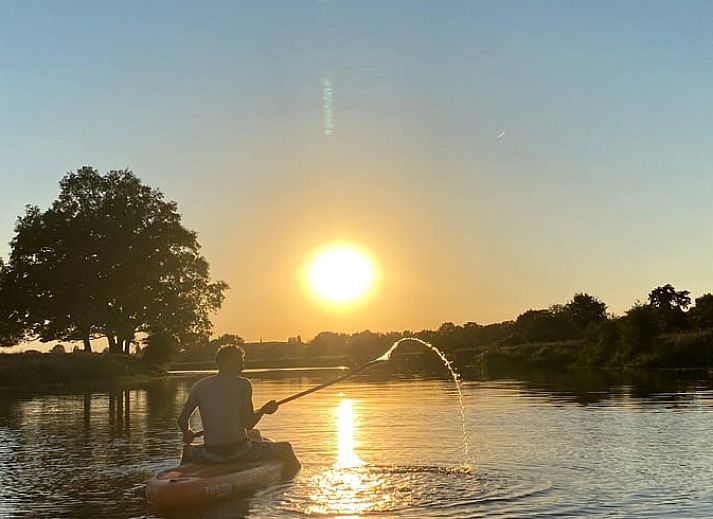 Geraeumiges Wohnzimmer mit Blick auf den Garten im Ferienhaus in Beerze, Region Vechta