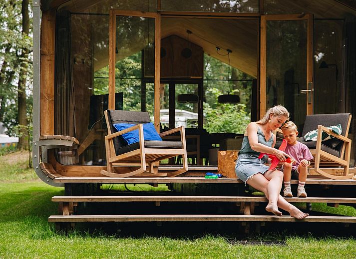 Wikkelhouse Duo Ferienhaus mit Terrasse in Beerze, Region Vecht, umgeben von Natur.
