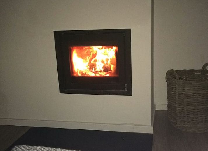 View of expansive fields from cottage in Diffelen, Vechtstreek, Overijssel.