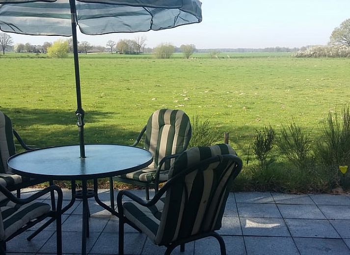 Charmantes Ferienhaus in Diffelen, Hardenberg, umgeben von gruener Natur in der Region Vecht, Overijssel.