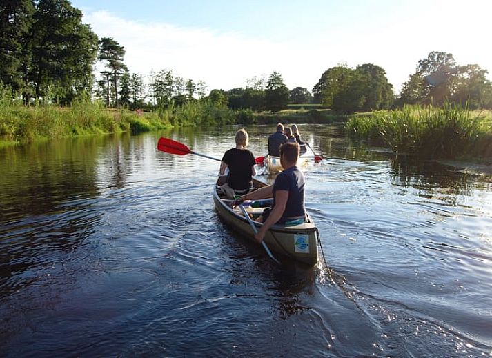 Gemuetliches Wohnzimmer im Ferienhaus in Diffelen mit Blick auf weite Felder, Region Vecht, Overijssel.