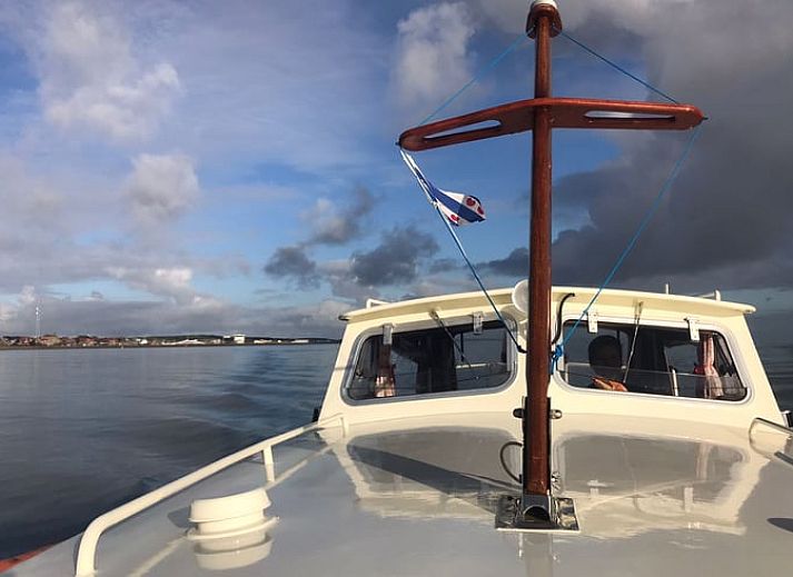 Huisje in Daarleveen, vakantiehuis in Gramsbergen, Overijssel met uitzicht op de nabijgelegen jachthaven en waterweg.