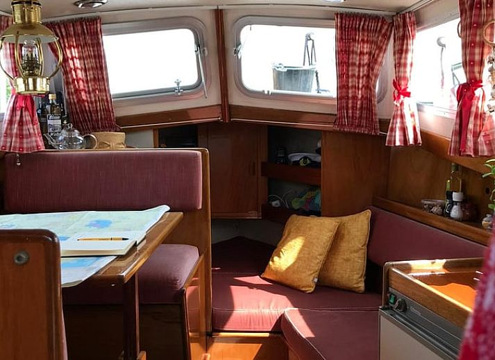 Huisje in Daarleveen, vakantiehuis in Gramsbergen, Overijssel met uitzicht op de nabijgelegen jachthaven en waterweg.