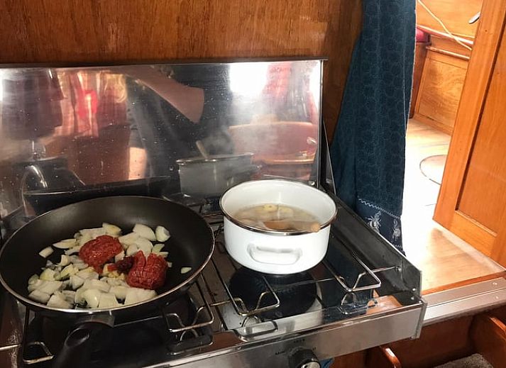 Zonsondergang bij Huisje in Daarleveen, vakantiehuis in Gramsbergen, Overijssel met prachtig uitzicht over de jachthaven.