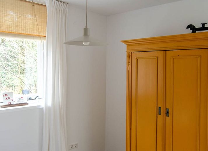 Stimmungsvolle Abendbeleuchtung im Ferienhaus in Dalfsen, Vechtstreek, Overijssel, inmitten der Natur.